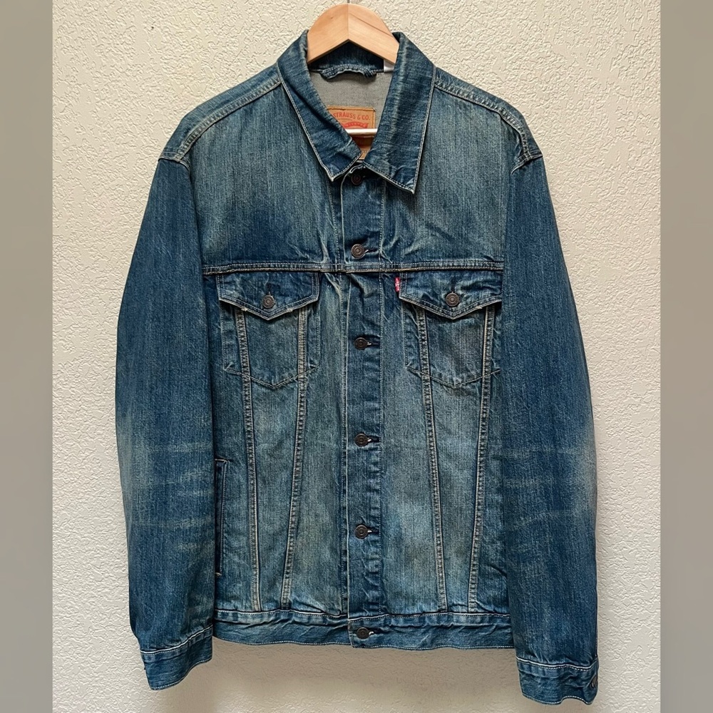 Levi's Men’s Denim Trucker Style Denim Jacket Blue Color -Size 2XL